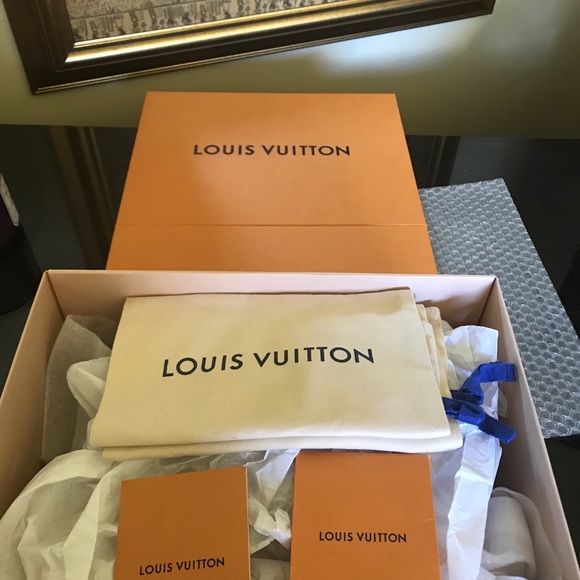 Louis Vuitton run away sneakers - Picture 7 of 14